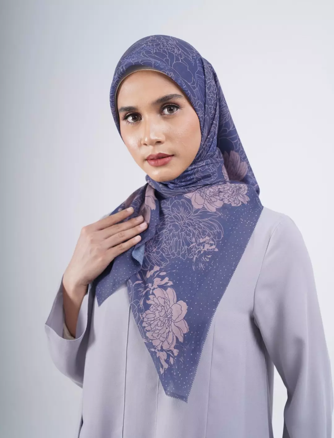 Cezia Printed Scarf Navy | Hijab Kerudung Segi Empat Motif