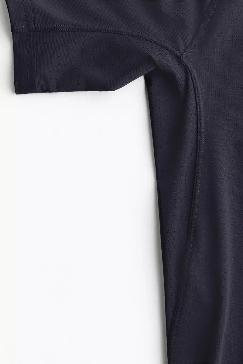 Muscle Fit Sports T-shirt with CoolMove™