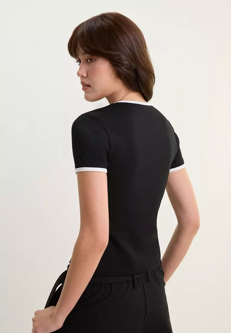 Contrast Trim Fitted Tee - Black