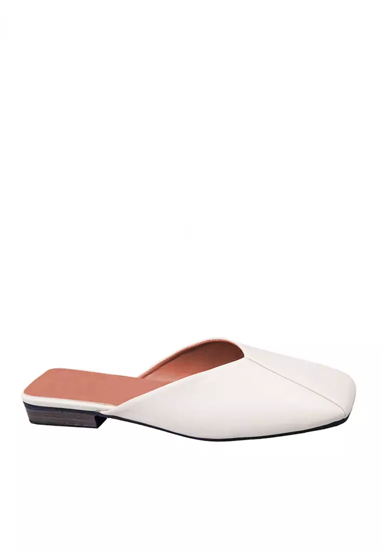 White flat mules 2025