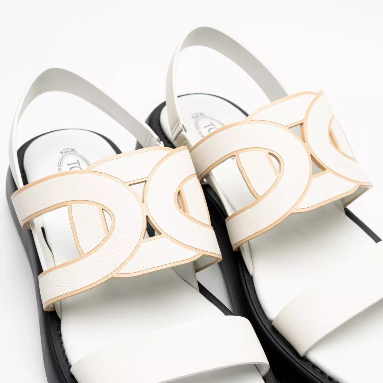 [4.4PRIL KEJUTAN HARGA] Chain Cut-Out Calfskin Leather Kate Sandals Cream