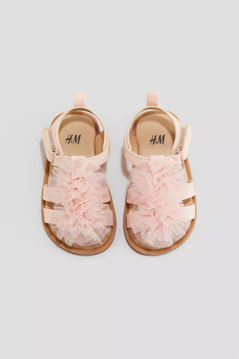 Discount on H&M  shoes - SKU: Appliquéd sandals