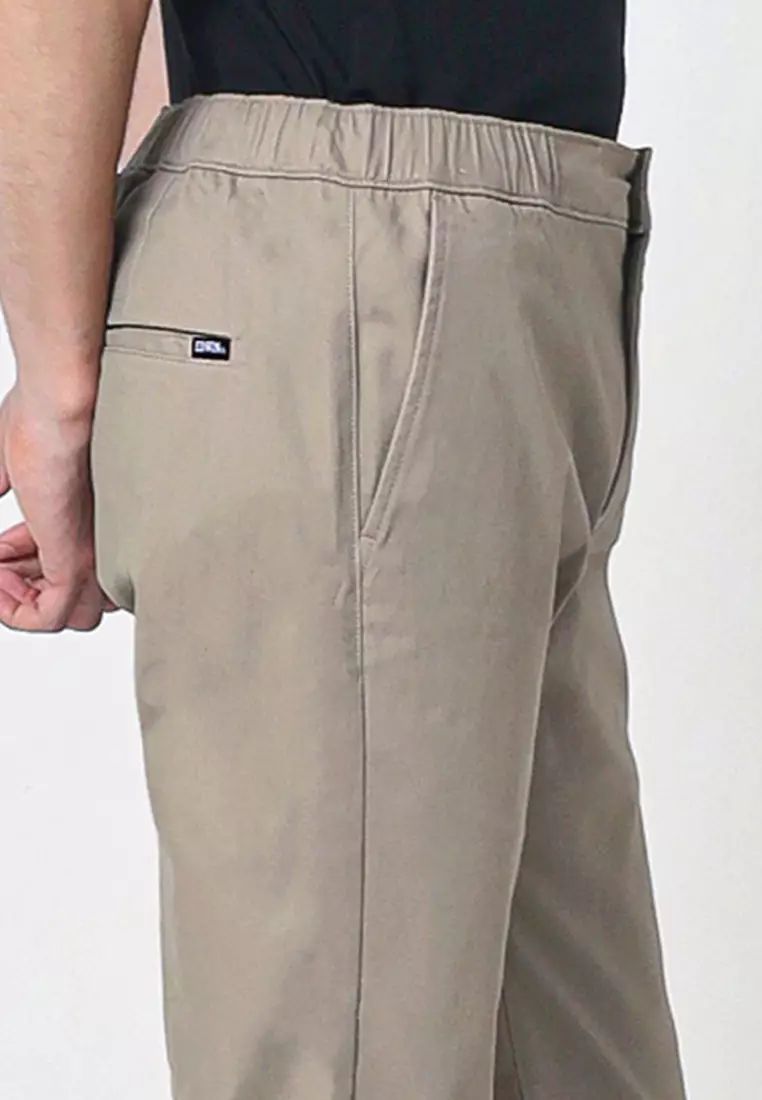 Celana Panjang Chinos Pria Reguler Fit BRISTOL KHAKY Celana Chino Pria Reguler Fit