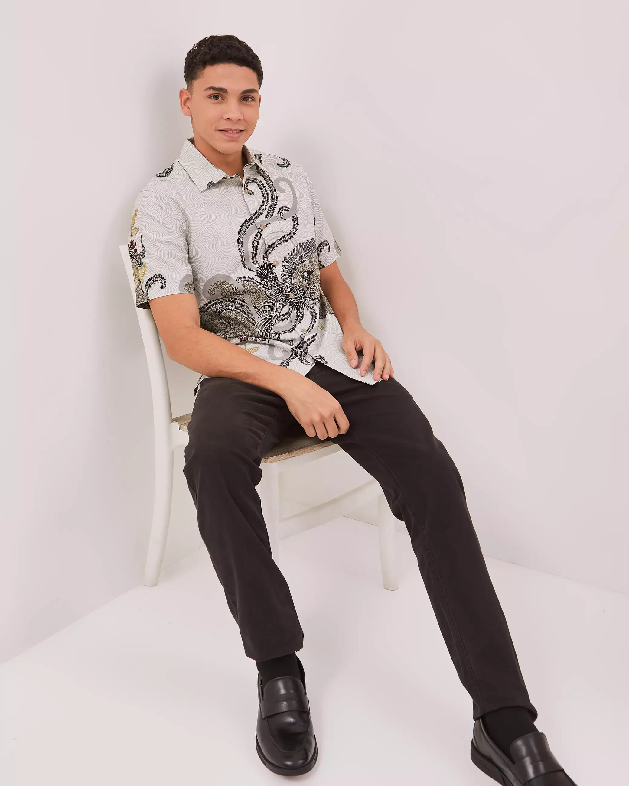 AMK Kemeja Batik Pria Lengan Pendek SHB Beringin Ss Light Grey