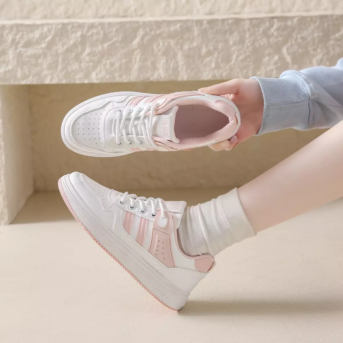 Sepatu Kasual Cewek Sneakers Wanita Ringan Nyaman Dipakai SS102