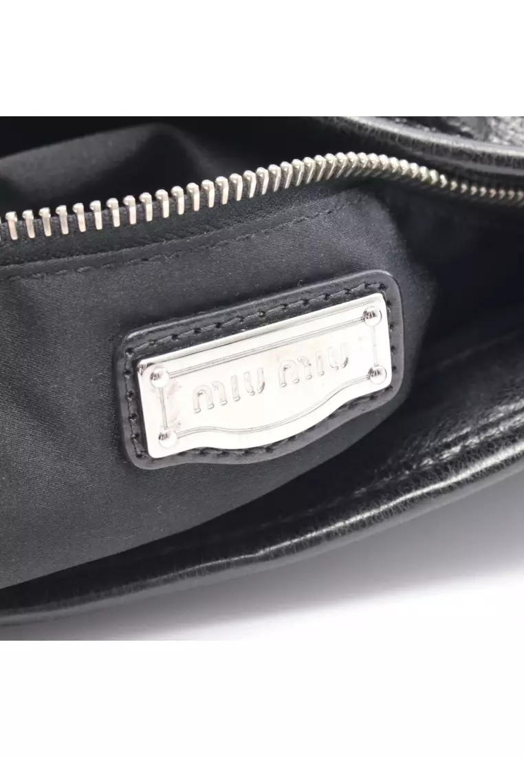 Pre-Loved MIU MIU matelasse one shoulder bag leather black
