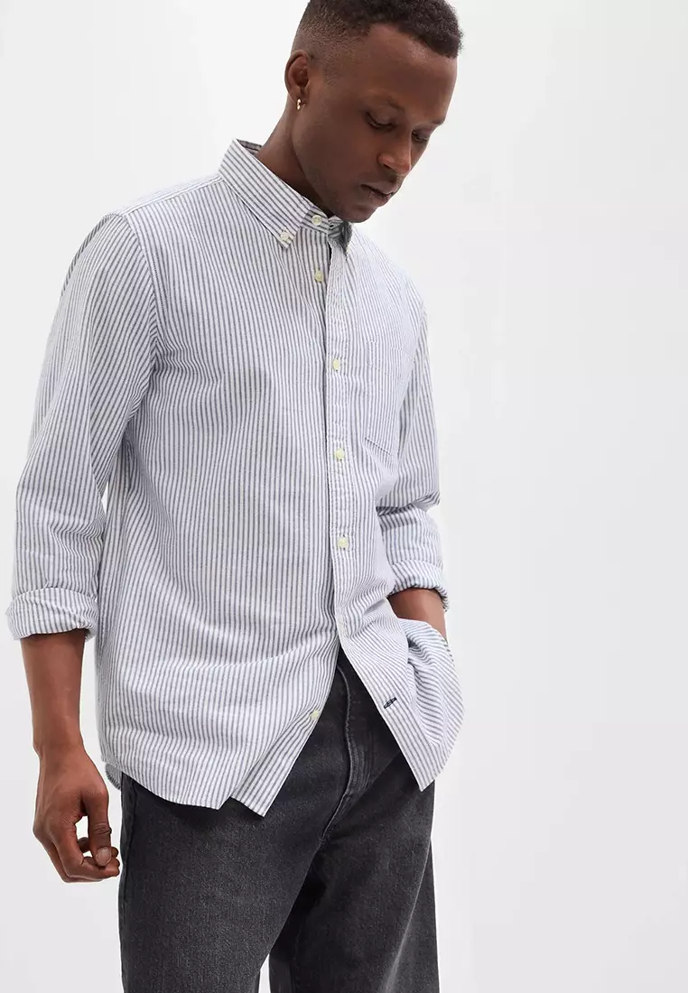 Gap black and clearance white striped shirt