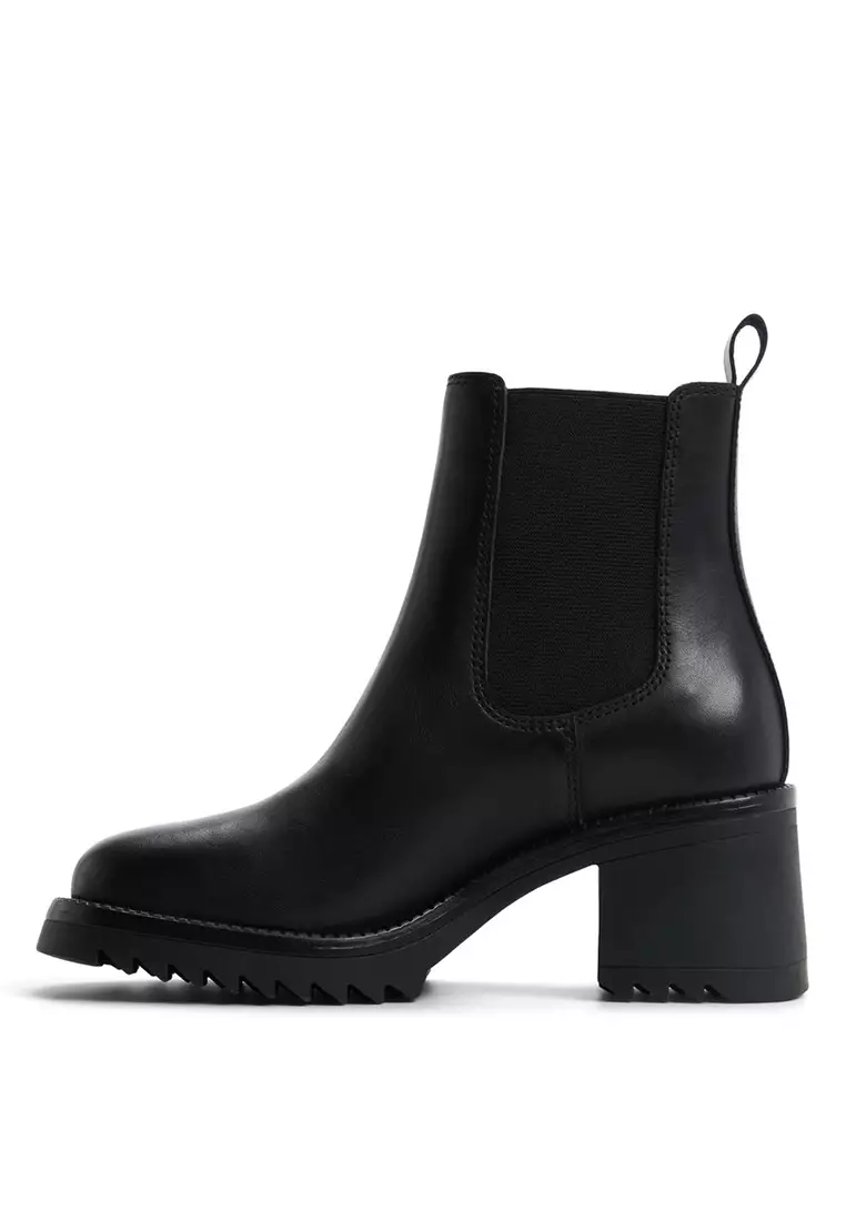 Anneliese Boots