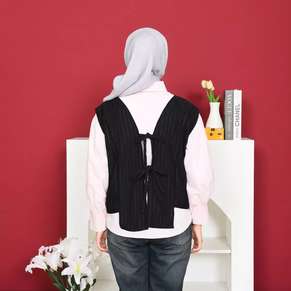Lumina Vest Knit Outer - Black M19942 R24S4