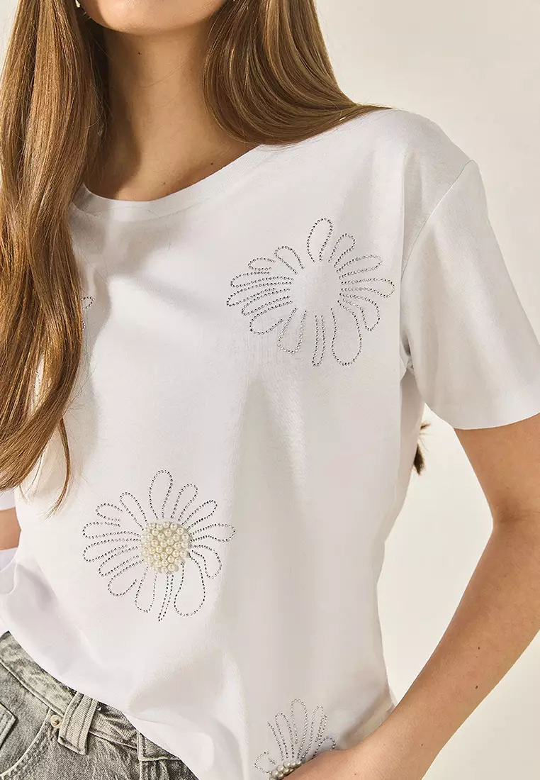 Women's Flower Motif Stone Bead Embroidered Regular Fit Cotton T-Shirt 8128 60283300