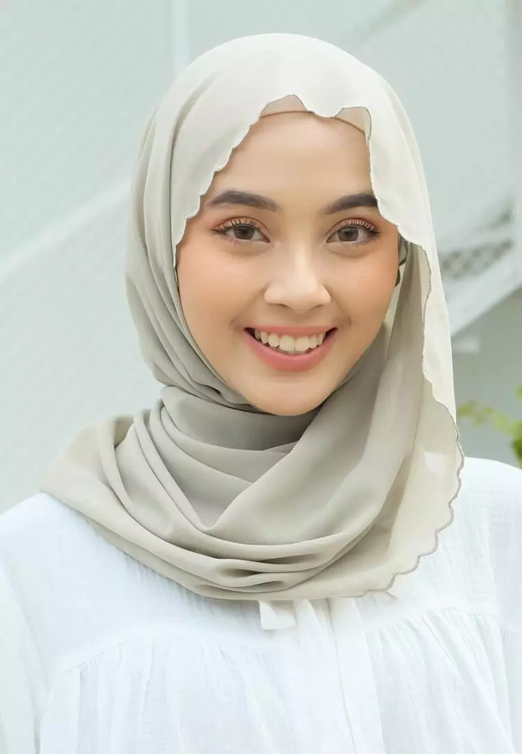 Dyna Classic Shawl Matcha