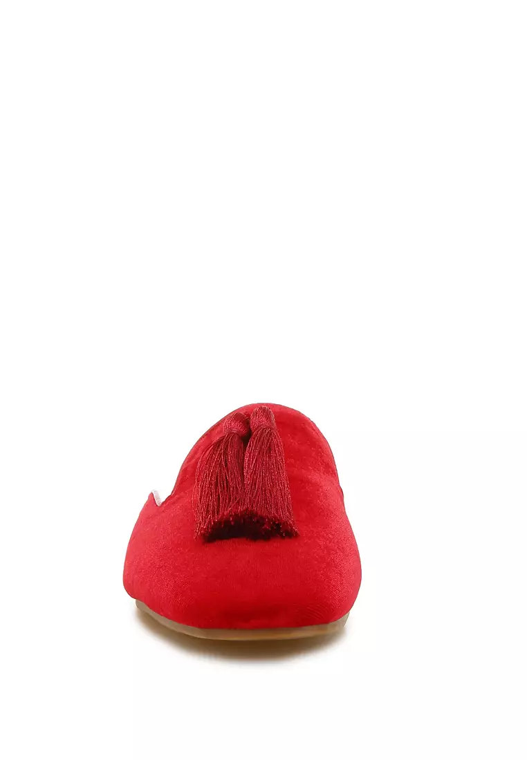 Sandal Beludru Detail Rumbai Warna Merah