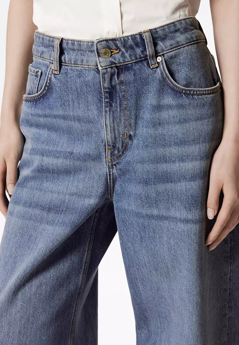 Relaxed Wide-Leg Jeans