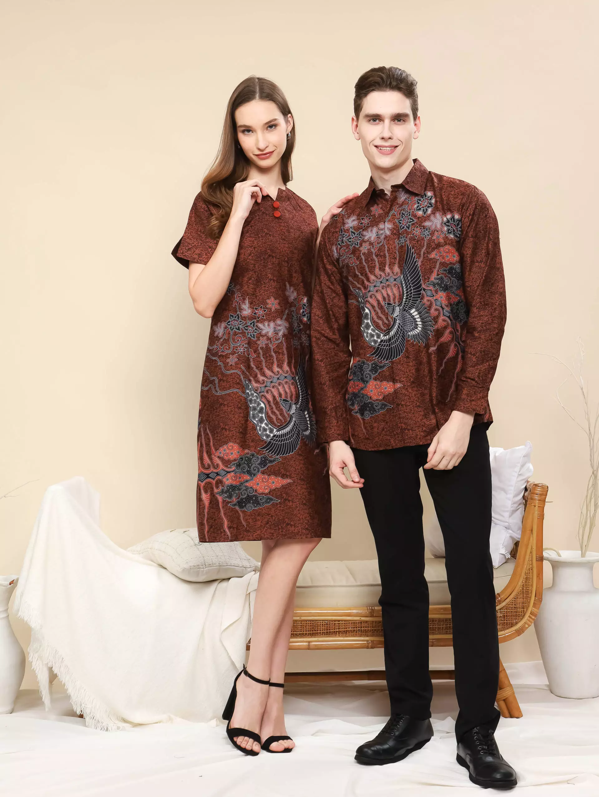 Priyanka Brown Kemeja Batik Slim Fit Pria Lengan Panjang Katun