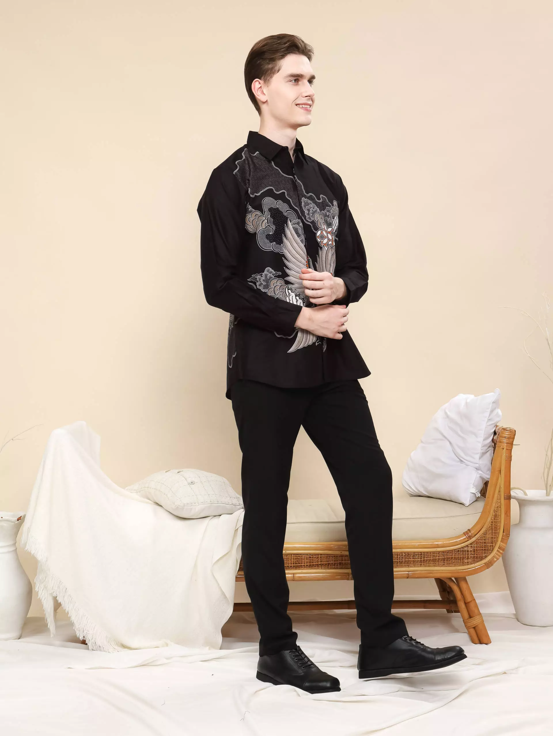 Adyatma Baskara Black Kemeja Batik Slim Fit Pria Katun Lengan Panjang