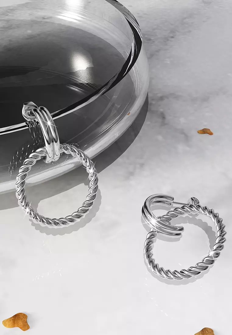 Exquisite Round White Gold Drop Earrings