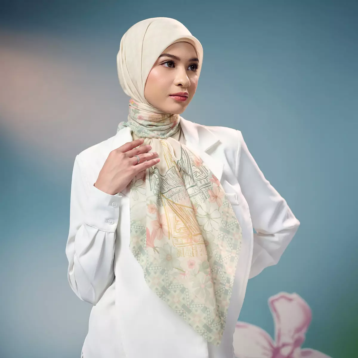 [INCLUDE HARD BOX] ZM Zaskia Mecca - Scarf Jejak Teduh Ruma Cream | Hijab Voal Alaska Premium Square | Hijab Motif Kerudung Segi Empat
