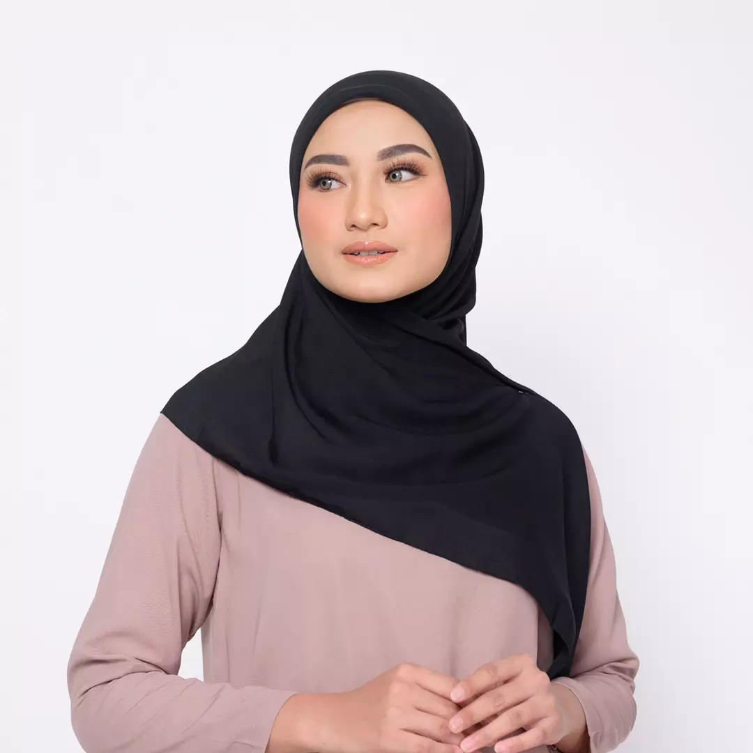 ZM Zaskia Mecca - Sana Black 110x110cm - Hijab Polycotton Hitam - Kerudung Segi Empat Square