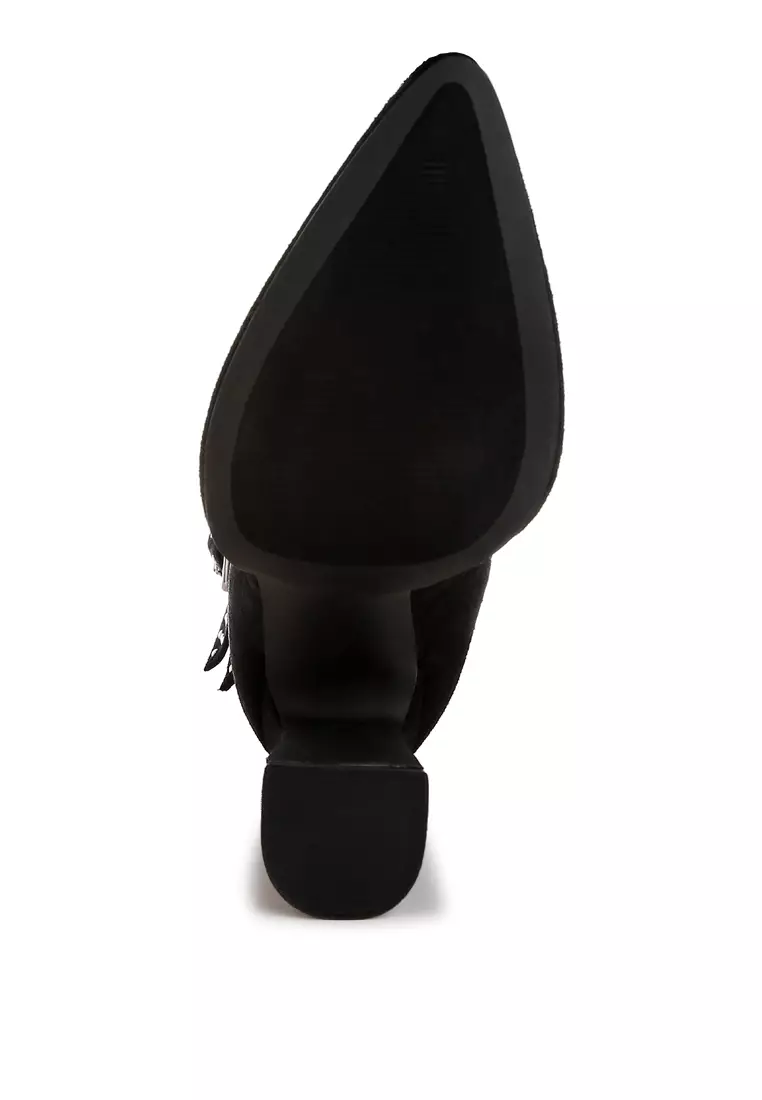 Sepatu bot bertali detail tali kekang warna hitam