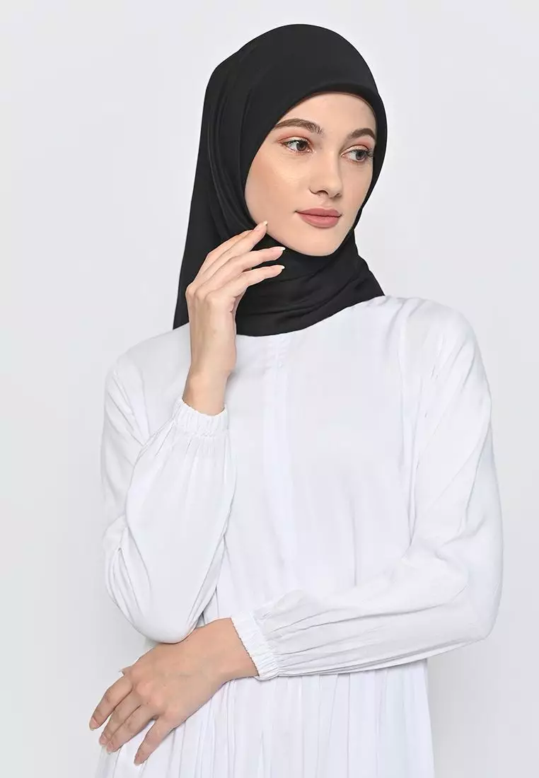 Hijab Segi Empat Voal Lily Jahit Tepi Black