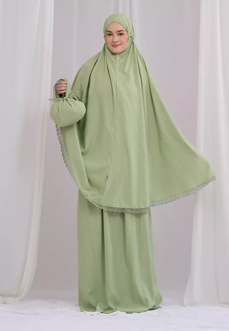 Dzafina Elvaretta Mukena