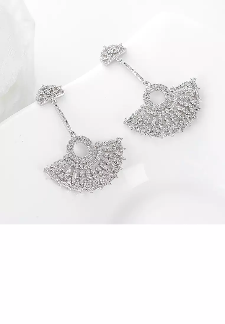 White shop fan earrings