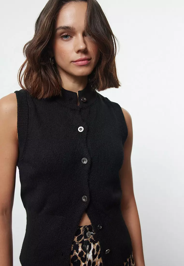 Limited Edition Black Soft Texture Knit Vest Twoaw24Hi00403