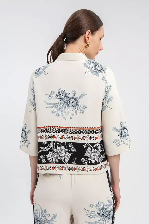 MINIMAL - Hasta - Blus Motif Bunga - Black Warna Beige