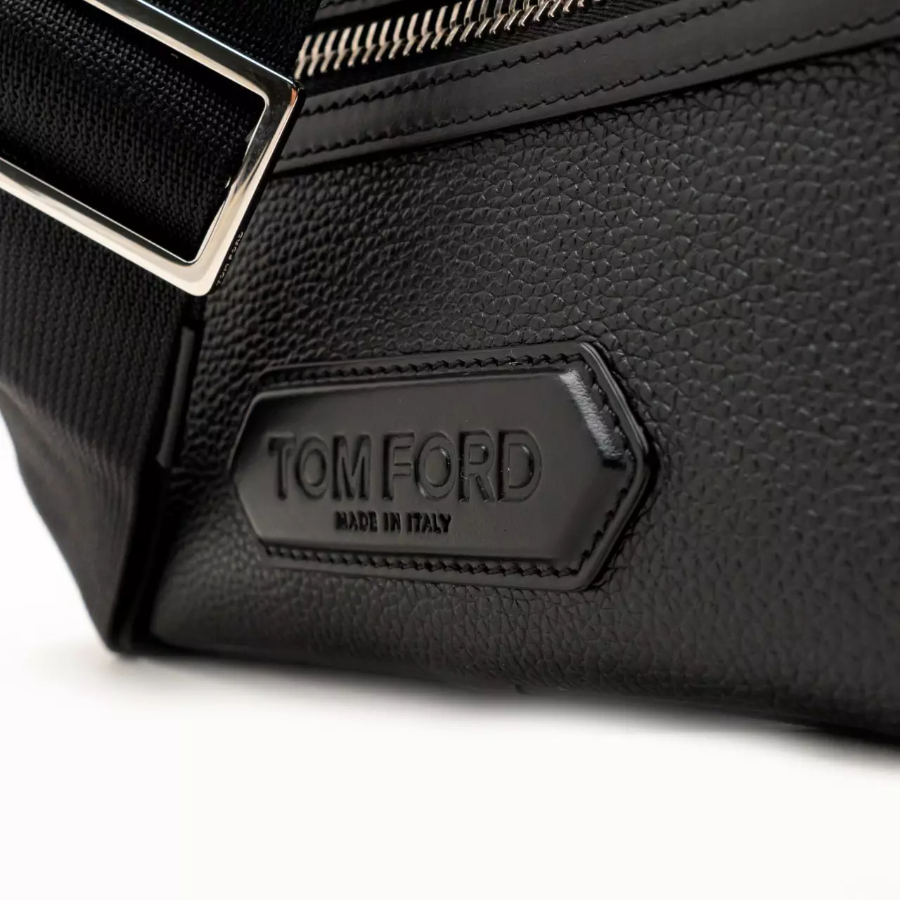 Traveller Small Messenger Bag Grained Leather Black