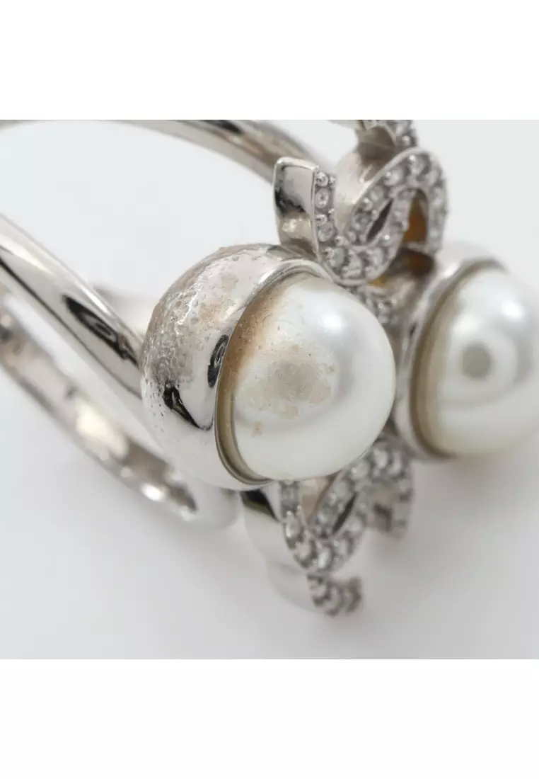 Pre-Loved Chanel coco mark ring ring Fake pearl Rhinestone Silver off white clear I25S