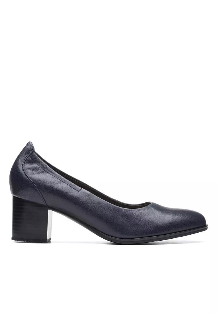 Discount on Clarks  shoes - SKU: Loken Step Court Shoe Navy