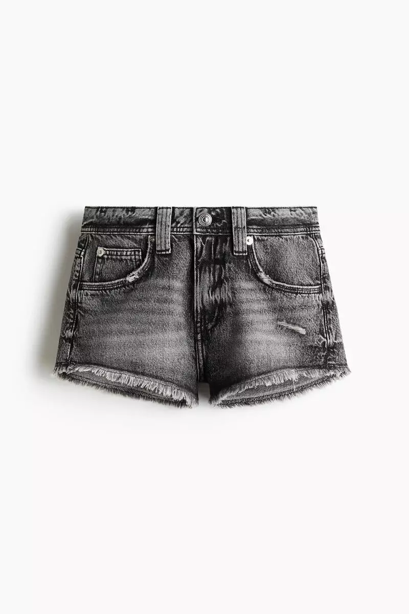 Frayed denim shorts