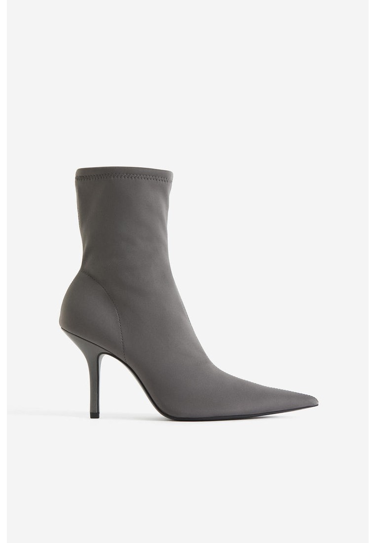 Heeled boots