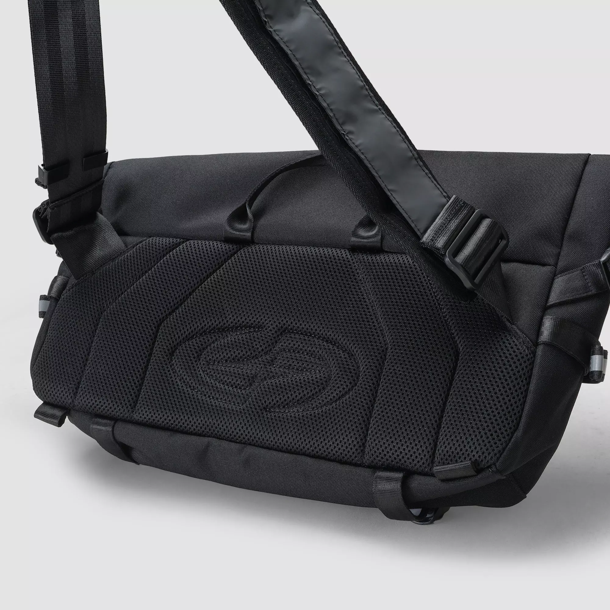 CELCIUS Rider Rolltop Slingbag I31000390C Hitam