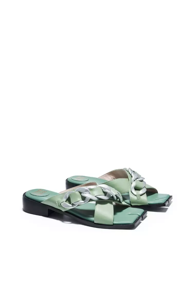 Chain deals flat sandals