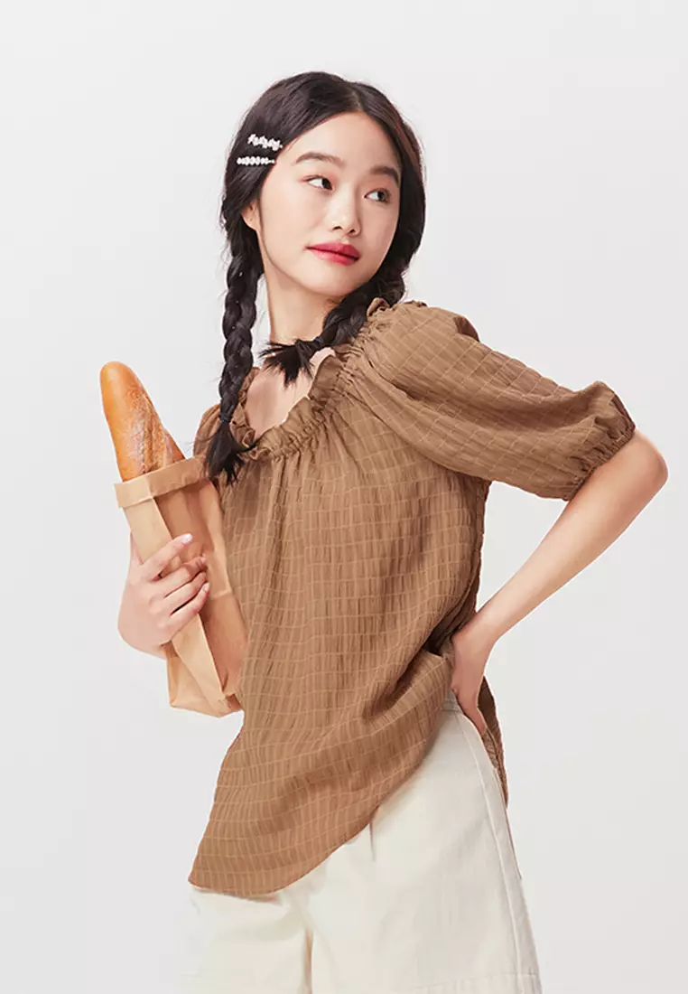 Off Shoulder Short Sleeve Pleated Blouse