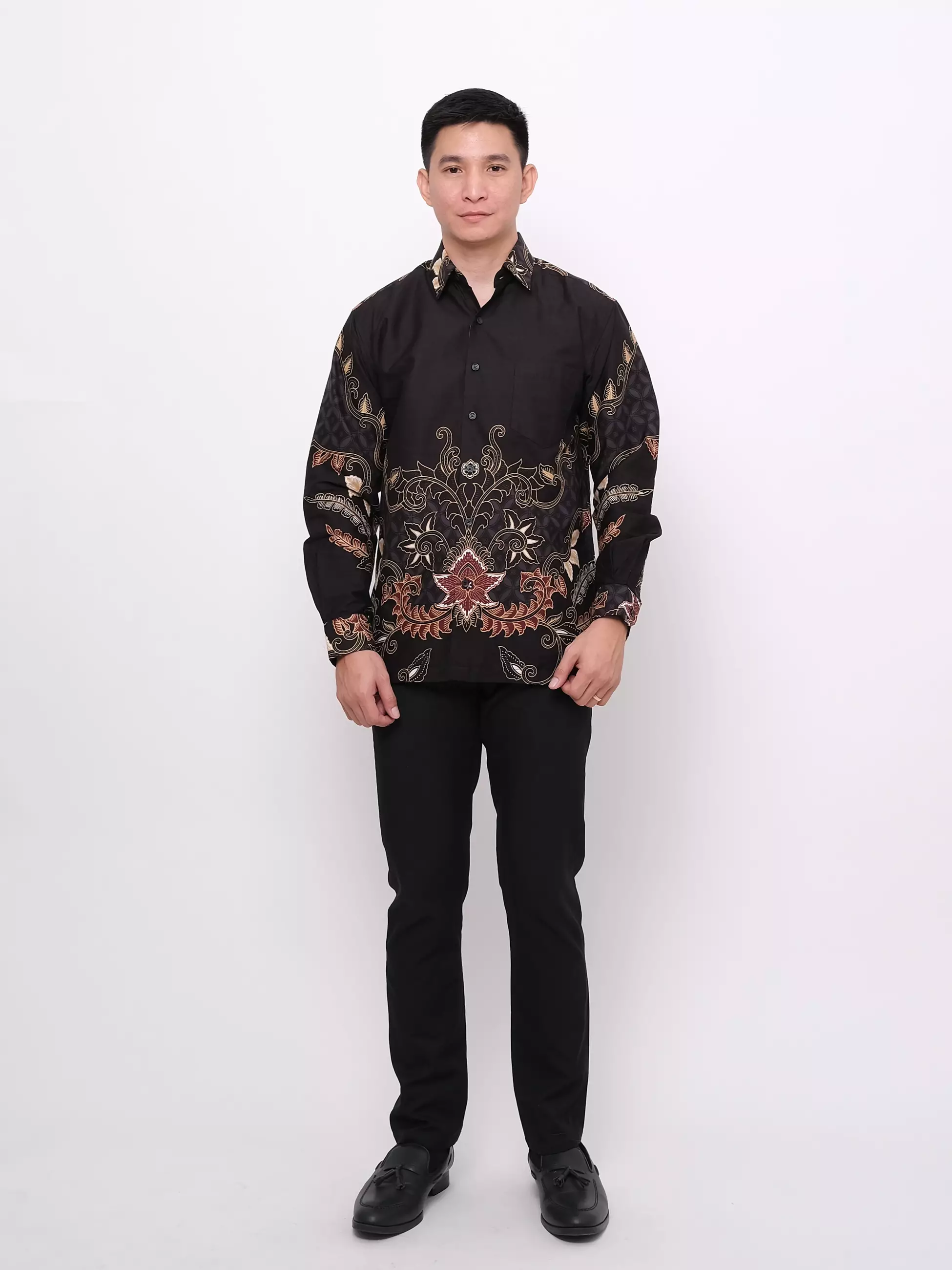 Andre Michel Kemeja Batik Lengan Panjang Hitam Motif Kembang 16745