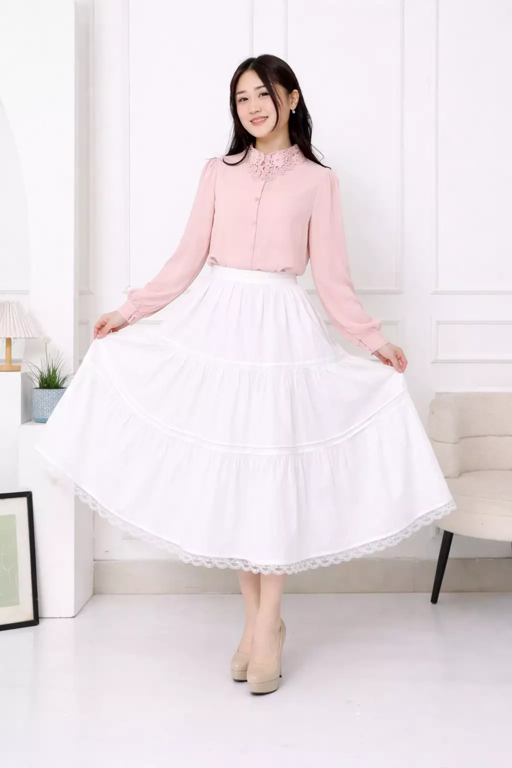 Jaein Graceful Tiered Lace Maxi Skirt in White