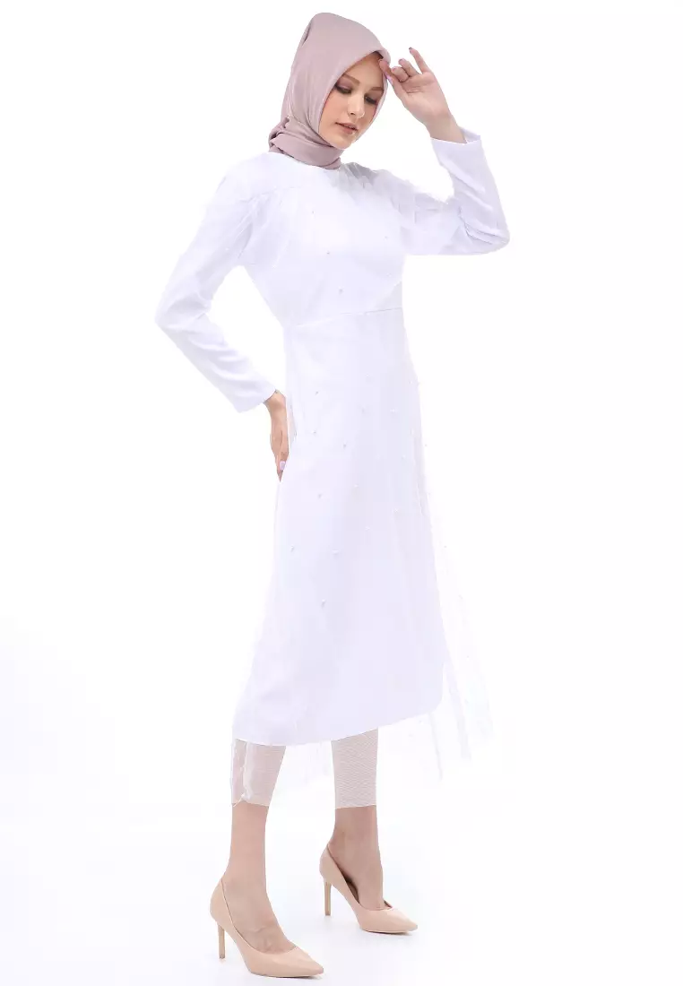 Riany Gamis Brukat Muslimah Wanita Motif Hiasan Long Dress Regular Fit - Putih