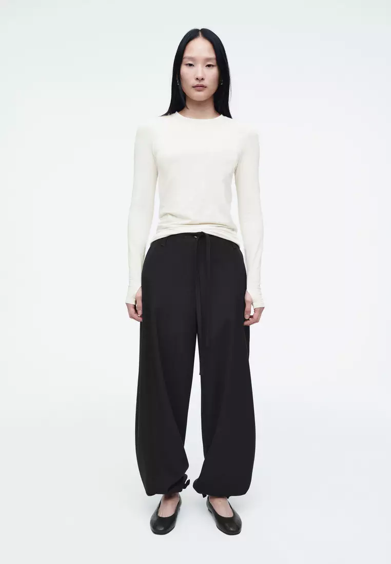 SLIM LIGHTWEIGHT LONG-SLEEVED TOP