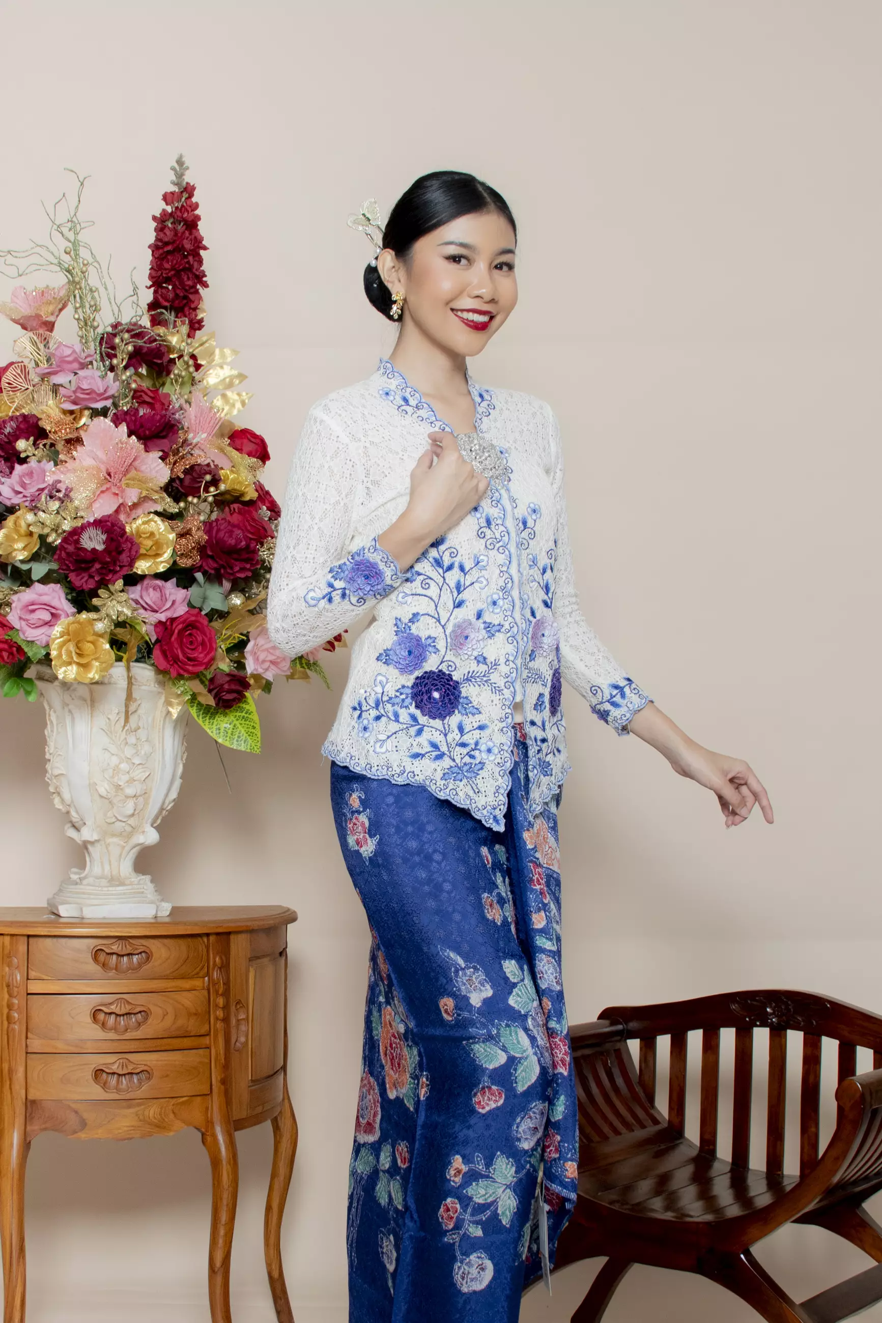 Kebaya Panjang Roses 3 Dimensi Lace