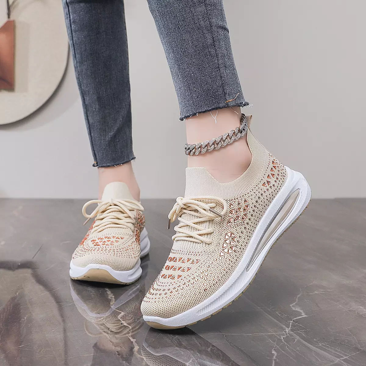Sepatu Sneakers Pria Wanita Ringan – Gaya Sporty, Nyaman, dan Trendi