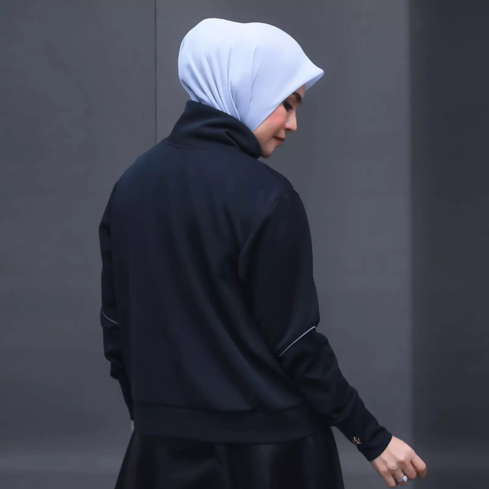 Mayra Indonesia - Sweter Lufy - Black