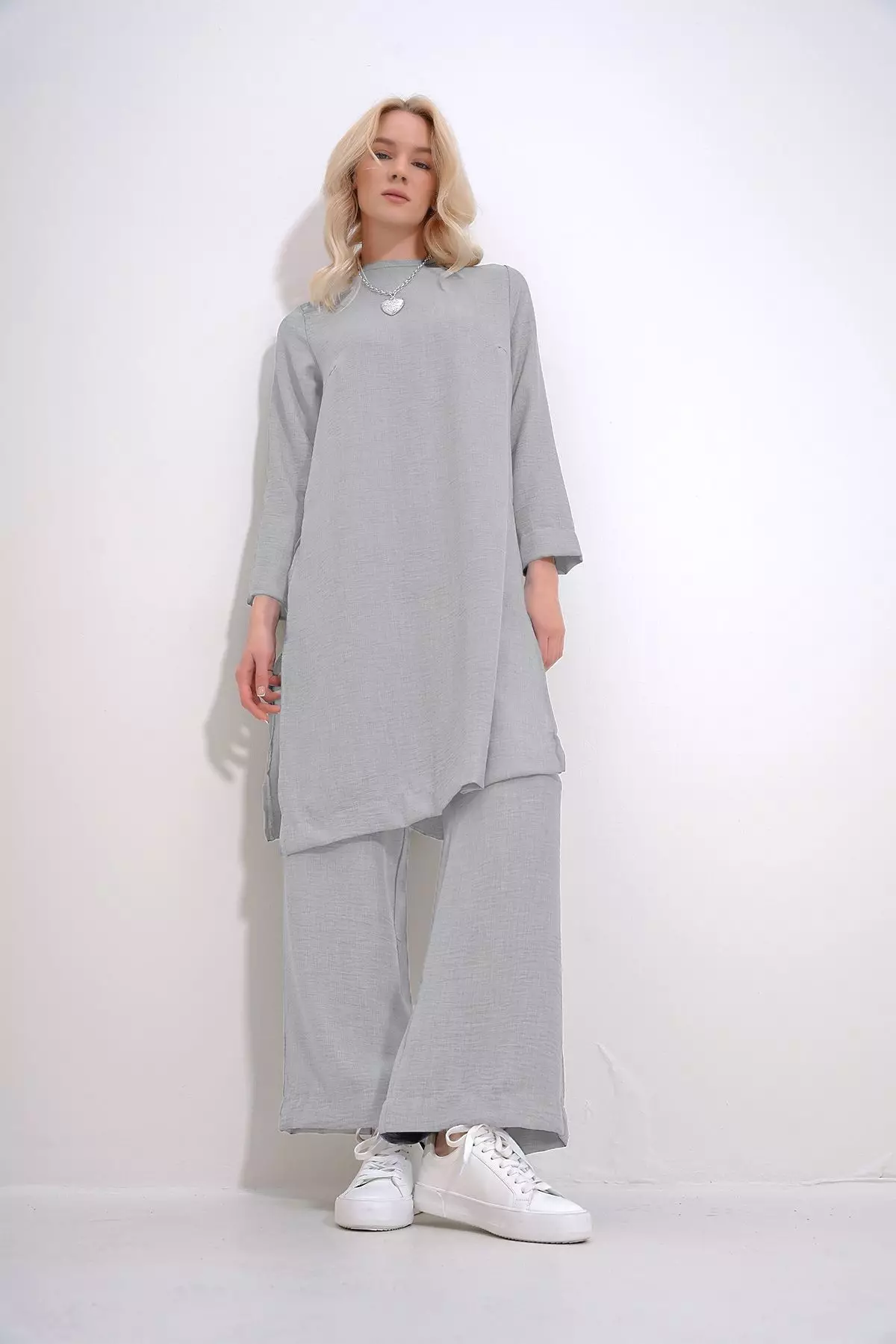 Women's Gray Crew Neck Side Slits and Cuffs Tunic and Palazzo Trousers Double Set