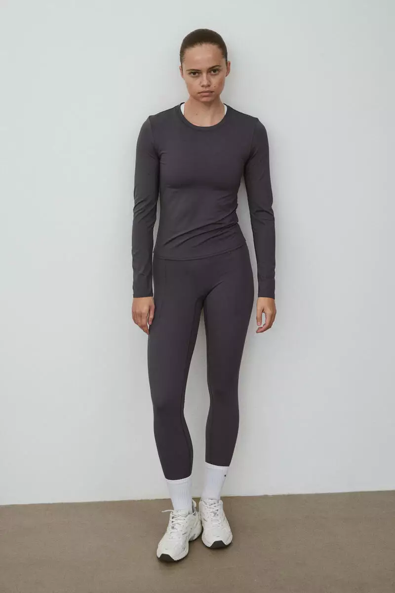 Sports top with DryMove™