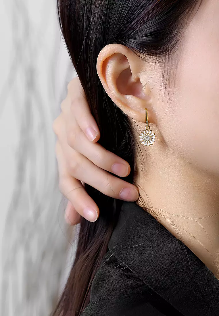 Anting Wanita Titanium Berlian Korea Flower Style Giwang Tusuk Cewek Earrings