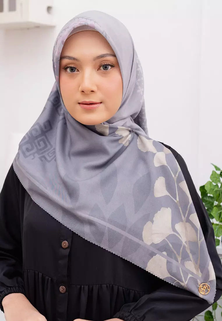 Hijab Scarf Serene Signature Square Voile Scarf Hijab Premium Wanita Soft Grey
