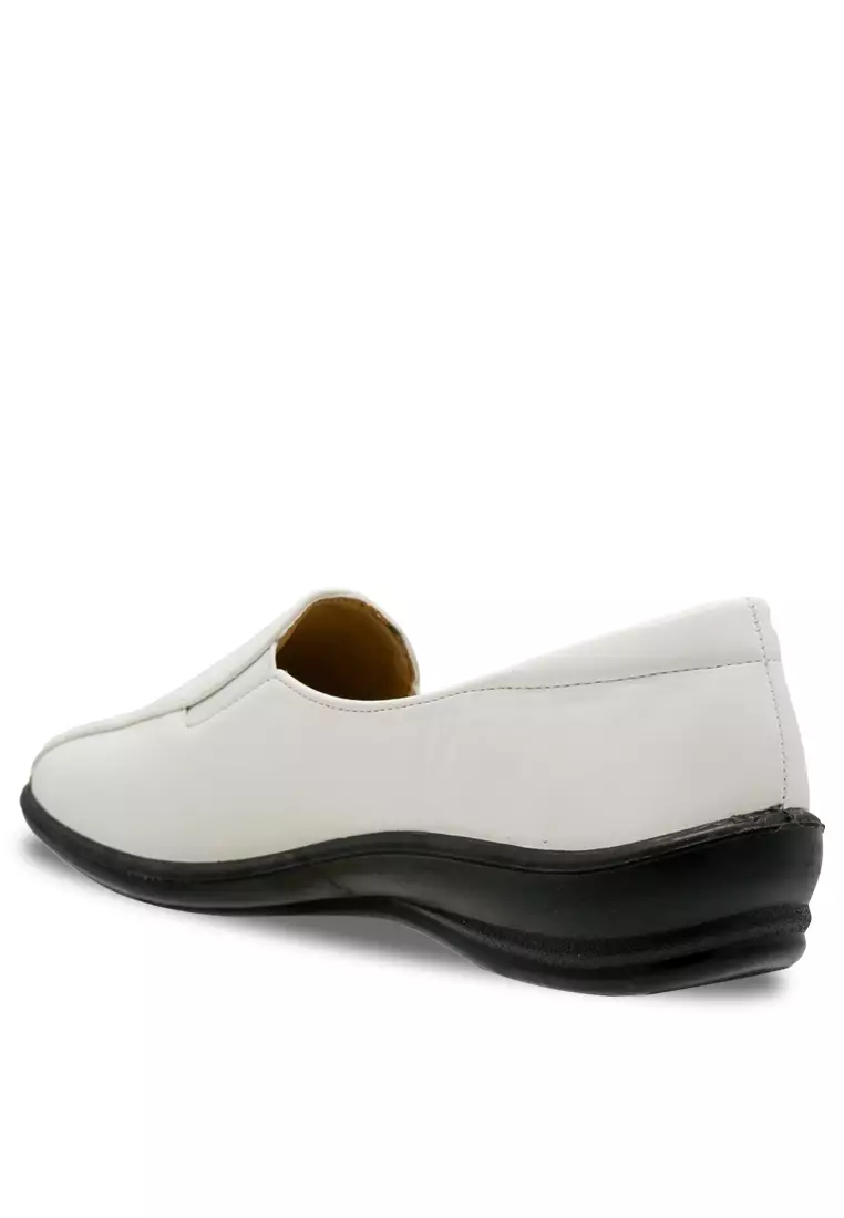 Round Toe Flats