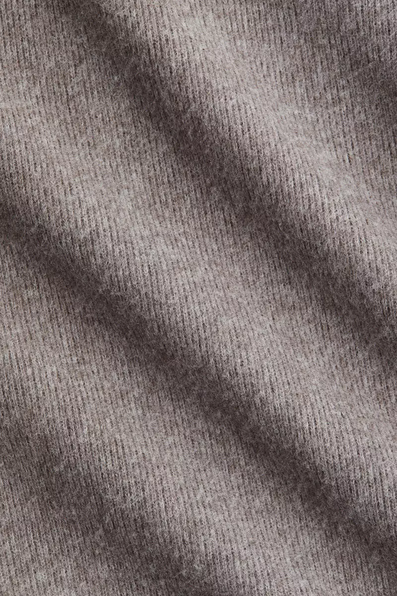 Loose-fit fine-knit top