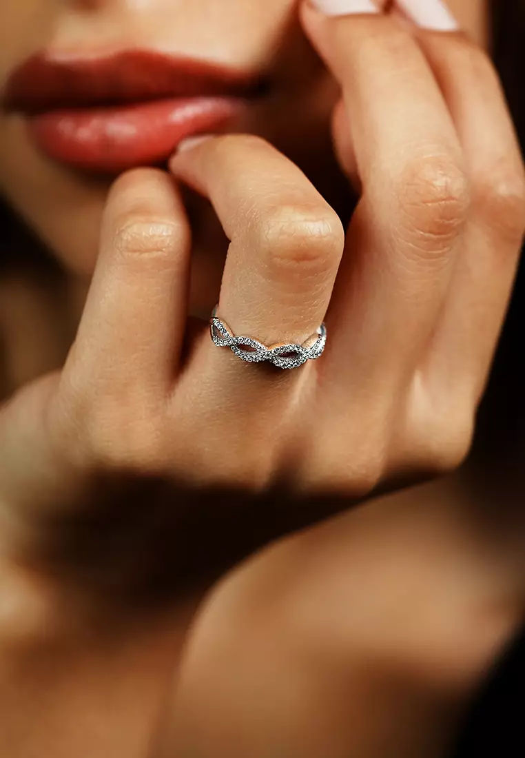 Lab Grown Diamond Twist Infinity Band in 18K White Gold